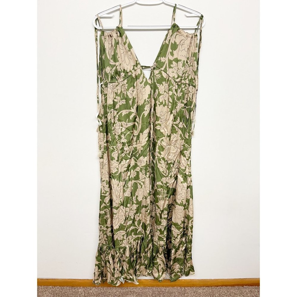 Especia Silky Floral Maxi Dress